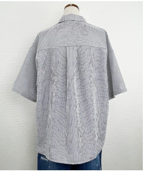 WORLD WIDE LOVE!(ワールドワイドラブ)の「ストライプ半袖シャツ(シャツ/ブラウス・レディース・ブラック/ベージュ/グリーン・1)」の5枚目の写真