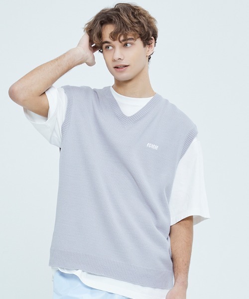 FCMM(エフシーエムエム)の「CLUB TEAM KINT VEST/クラブチームニットベスト(ベスト・メンズ・ネイビー/ブラック/グレー/ブラウン・MEDIUM/LARGE/X-LARGE)」の3枚目の写真