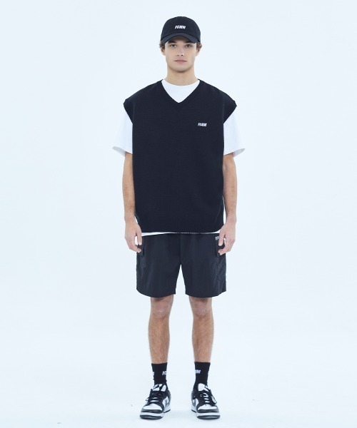 FCMM(エフシーエムエム)の「CLUB TEAM KINT VEST/クラブチームニットベスト(ベスト・メンズ・ネイビー/ブラック/グレー/ブラウン・MEDIUM/LARGE/X-LARGE)」の12枚目の写真