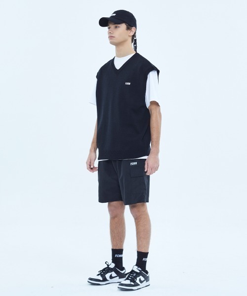 FCMM(エフシーエムエム)の「CLUB TEAM KINT VEST/クラブチームニットベスト(ベスト・メンズ・ネイビー/ブラック/グレー/ブラウン・MEDIUM/LARGE/X-LARGE)」の13枚目の写真