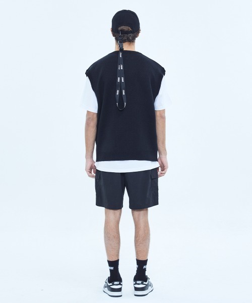 FCMM(エフシーエムエム)の「CLUB TEAM KINT VEST/クラブチームニットベスト(ベスト・メンズ・ネイビー/ブラック/グレー/ブラウン・MEDIUM/LARGE/X-LARGE)」の14枚目の写真