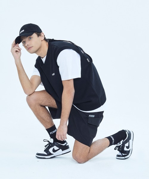 FCMM(エフシーエムエム)の「CLUB TEAM KINT VEST/クラブチームニットベスト(ベスト・メンズ・ネイビー/ブラック/グレー/ブラウン・MEDIUM/LARGE/X-LARGE)」の11枚目の写真