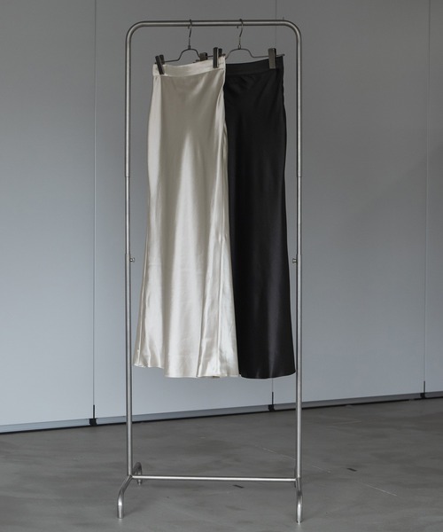 Ezick（エジック）の「Gloss I サテンロングスカート（スカート・レディース・ブラック/アイボリー/ゴールド/オフホワイト/パープル/ダークグレー・FREE）」の10枚目の写真