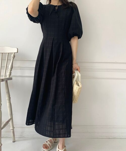 MAJESTIC LEGON（マジェスティックレゴン）の「フロントリボンナチュラルワンピース（ワンピース・レディース・アイボリー/ブラック・MEDIUM）」の17枚目の写真