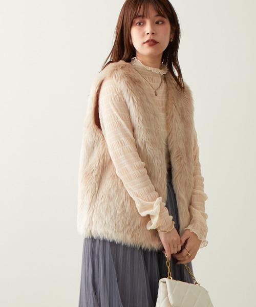 natural couture(ナチュラルクチュール)の「2022AWアイテム/WEB限定カラーあり/スモッキングレースハイネックプルオーバー(Tシャツ/カットソー・レディース・ブラック/グレー/ピンク/グリーン/アイボリー・FREE)」の6枚目の写真
