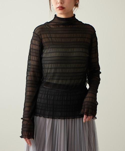 natural couture(ナチュラルクチュール)の「2022AWアイテム/WEB限定カラーあり/スモッキングレースハイネックプルオーバー(Tシャツ/カットソー・レディース・ブラック/グレー/ピンク/グリーン/アイボリー・FREE)」の13枚目の写真
