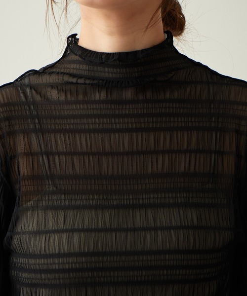 natural couture(ナチュラルクチュール)の「2022AWアイテム/WEB限定カラーあり/スモッキングレースハイネックプルオーバー(Tシャツ/カットソー・レディース・ブラック/グレー/ピンク/グリーン/アイボリー・FREE)」の17枚目の写真