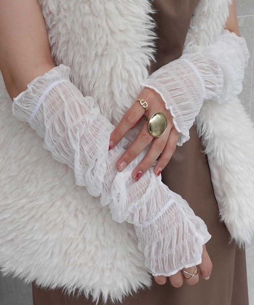 CORNERS（コーナーズ）の「シアーシャーリングアームウォーマー（アームカバー・レディース・ブラック/ベージュ/オフホワイト・FREE）」の2枚目の写真