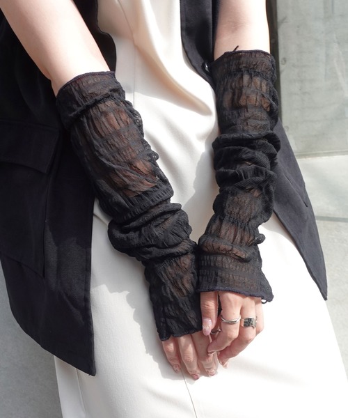 CORNERS（コーナーズ）の「シアーシャーリングアームウォーマー（アームカバー・レディース・ブラック/ベージュ/オフホワイト・FREE）」の3枚目の写真