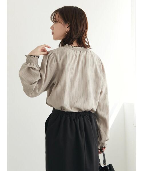 ELENCARE DUE（エレンカーレデュエ）の「・ELENCARE DUE メローハイネックブラウス（シャツ/ブラウス・レディース・グレイッシュベージュ/イエロー/アイボリー/ブラック・FREE）」の14枚目の写真