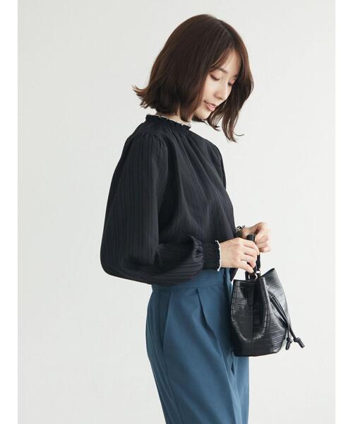 ELENCARE DUE（エレンカーレデュエ）の「・ELENCARE DUE メローハイネックブラウス（シャツ/ブラウス・レディース・グレイッシュベージュ/イエロー/アイボリー/ブラック・FREE）」の22枚目の写真