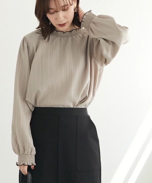 ELENCARE DUE（エレンカーレデュエ）の「・ELENCARE DUE メローハイネックブラウス（シャツ/ブラウス・レディース・グレイッシュベージュ/イエロー/アイボリー/ブラック・FREE）」の3枚目の写真