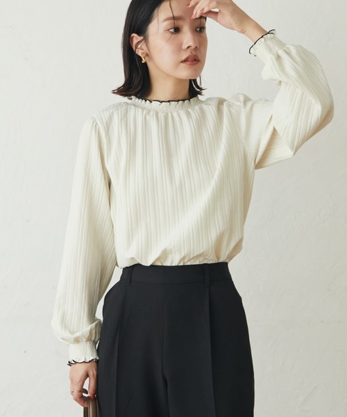 ELENCARE DUE（エレンカーレデュエ）の「・ELENCARE DUE メローハイネックブラウス（シャツ/ブラウス・レディース・グレイッシュベージュ/イエロー/アイボリー/ブラック・FREE）」の2枚目の写真