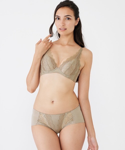 Triumph(トリンプ)の「天使のブラ スリムライン レーシィ552 ブラジャー【D,E,Fカップ】TR552 WHU(ブラジャー・レディース・ブラック/ベージュ・D70/D65/D75/E65/E70/E75/F65/F70/F75/D90/E80/D80/F80/D85/D95/E85/E90/E95)」の15枚目の写真
