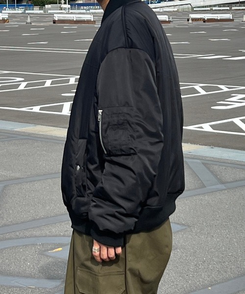 kutir(クティール)の「オーバーサイズMA-1中綿ブルゾン(MA-1・メンズ・ブラック・MEDIUM/LARGE)」の13枚目の写真