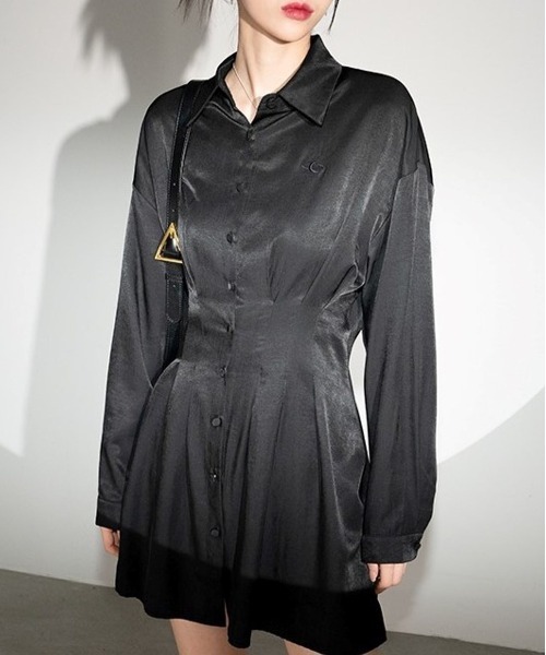 ALAND（エーランド）の「AVANDRESS／Minimaスリムワンピース 2180092（ワンピース・レディース・ブラック/セージグリーン・MEDIUM）」の2枚目の写真