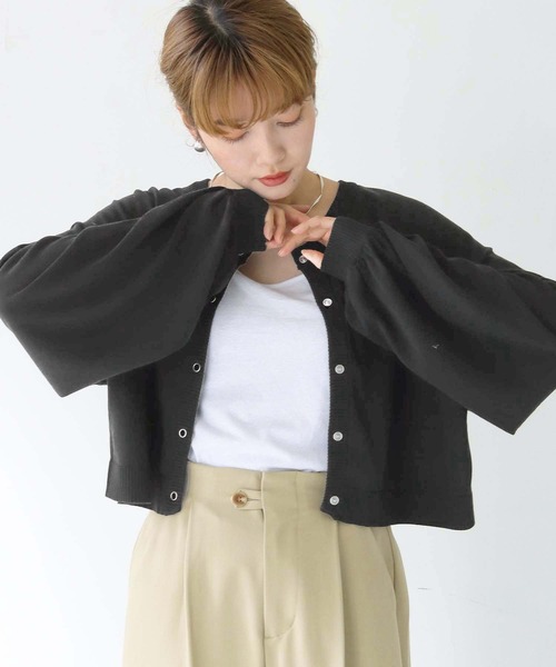 HER CLOSET(ハークローゼット)の「【shemoshelly】WEB限定スムースタッチボリュームスリーブショート丈ニットカーディガン(カーディガン/ボレロ・レディース・グリーン/ホワイト/ロイヤルブルー/チェリーピンク/ブラック・M)」の19枚目の写真