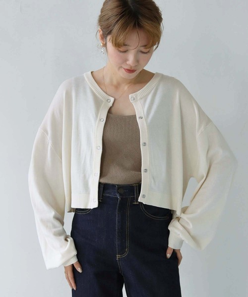 HER CLOSET(ハークローゼット)の「【shemoshelly】WEB限定スムースタッチボリュームスリーブショート丈ニットカーディガン(カーディガン/ボレロ・レディース・グリーン/ホワイト/ロイヤルブルー/チェリーピンク/ブラック・M)」の8枚目の写真