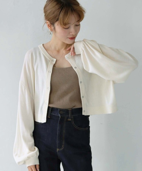 HER CLOSET(ハークローゼット)の「【shemoshelly】WEB限定スムースタッチボリュームスリーブショート丈ニットカーディガン(カーディガン/ボレロ・レディース・グリーン/ホワイト/ロイヤルブルー/チェリーピンク/ブラック・M)」の9枚目の写真