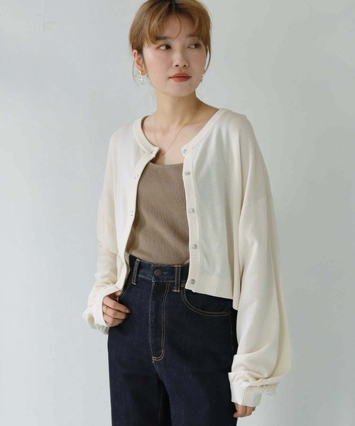 HER CLOSET(ハークローゼット)の「【shemoshelly】WEB限定スムースタッチボリュームスリーブショート丈ニットカーディガン(カーディガン/ボレロ・レディース・グリーン/ホワイト/ロイヤルブルー/チェリーピンク/ブラック・M)」の10枚目の写真