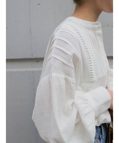 Ungrid(アングリッド)の「コットンタックボリュームブラウス(シャツ/ブラウス・レディース・ブラック/オフホワイト/オレンジ・FREE)」の5枚目の写真