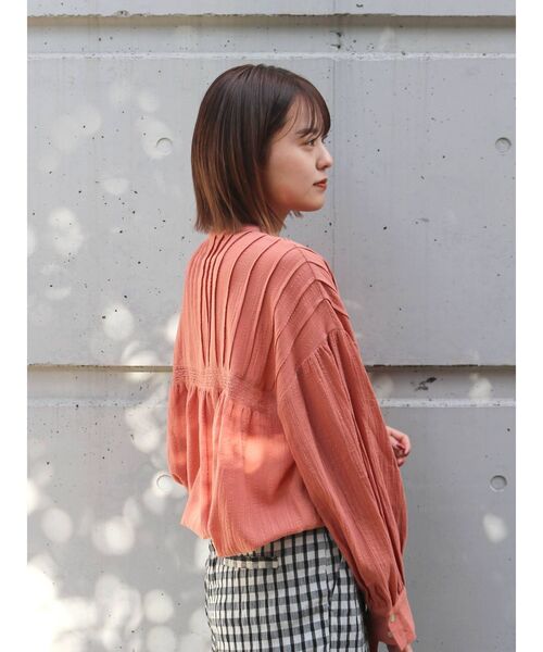 Ungrid(アングリッド)の「コットンタックボリュームブラウス(シャツ/ブラウス・レディース・ブラック/オフホワイト/オレンジ・FREE)」の9枚目の写真