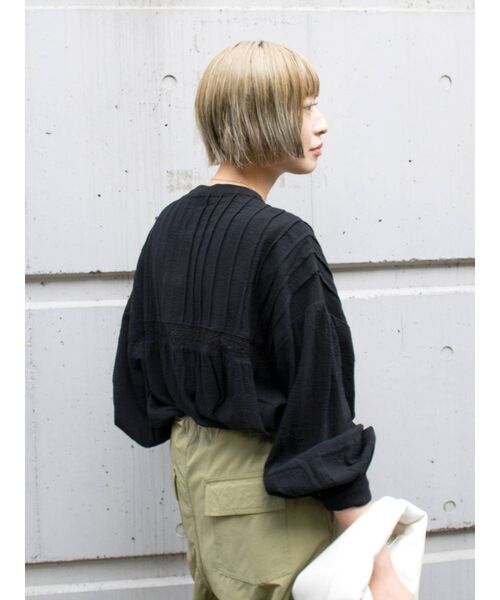 Ungrid(アングリッド)の「コットンタックボリュームブラウス(シャツ/ブラウス・レディース・ブラック/オフホワイト/オレンジ・FREE)」の12枚目の写真