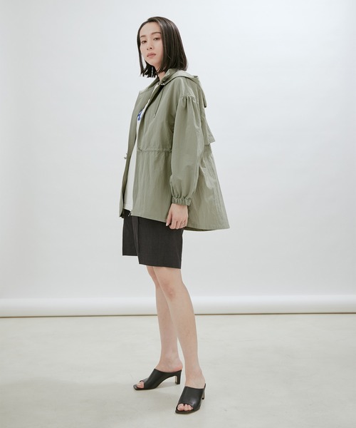 SALON adam et rope'（サロン アダム エ ロペ）の「【グレーWEB限定カラー】【手洗い可能・軽量]リップストップフードブルゾン/マウンテンパーカー（マウンテンパーカー・レディース・オフホワイト/オリーブ/ブルー系その他6/チャコールグレー・FREE）」の11枚目の写真