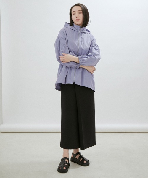 SALON adam et rope'（サロン アダム エ ロペ）の「【グレーWEB限定カラー】【手洗い可能・軽量]リップストップフードブルゾン/マウンテンパーカー（マウンテンパーカー・レディース・オフホワイト/オリーブ/ブルー系その他6/チャコールグレー・FREE）」の14枚目の写真