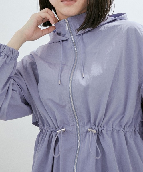 SALON adam et rope'（サロン アダム エ ロペ）の「【グレーWEB限定カラー】【手洗い可能・軽量]リップストップフードブルゾン/マウンテンパーカー（マウンテンパーカー・レディース・オフホワイト/オリーブ/ブルー系その他6/チャコールグレー・FREE）」の22枚目の写真