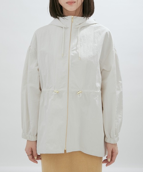 SALON adam et rope'（サロン アダム エ ロペ）の「【グレーWEB限定カラー】【手洗い可能・軽量]リップストップフードブルゾン/マウンテンパーカー（マウンテンパーカー・レディース・オフホワイト/オリーブ/ブルー系その他6/チャコールグレー・FREE）」の21枚目の写真