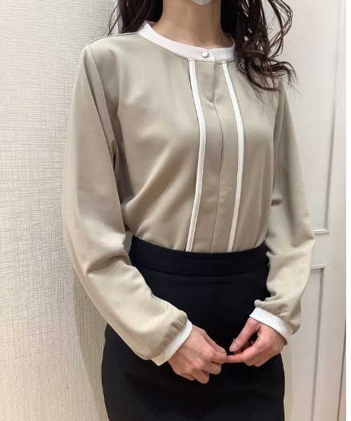 TOKYO SHIRTS（トウキョウシャツ）の「配色バンドカラー 長袖ブラウス（シャツ/ブラウス・レディース・ネイビー/ベージュ/サックスブルー/オフホワイト・M/L）」の3枚目の写真