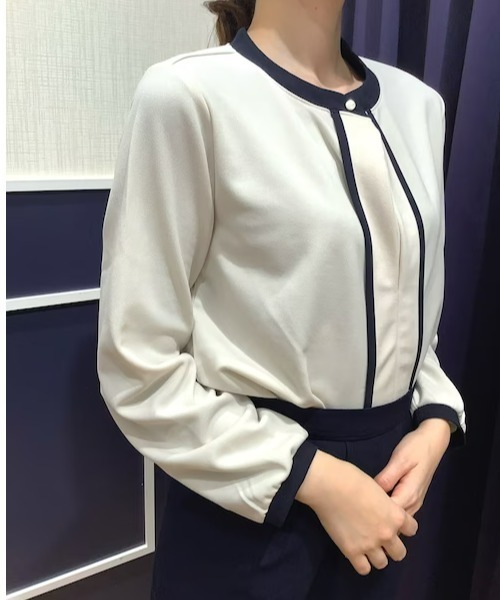 TOKYO SHIRTS（トウキョウシャツ）の「配色バンドカラー 長袖ブラウス（シャツ/ブラウス・レディース・ネイビー/ベージュ/サックスブルー/オフホワイト・M/L）」の2枚目の写真