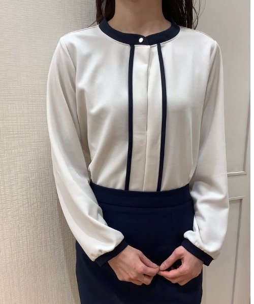 TOKYO SHIRTS（トウキョウシャツ）の「配色バンドカラー 長袖ブラウス（シャツ/ブラウス・レディース・ネイビー/ベージュ/サックスブルー/オフホワイト・M/L）」の8枚目の写真