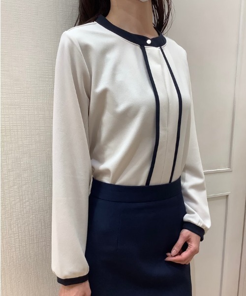 TOKYO SHIRTS（トウキョウシャツ）の「配色バンドカラー 長袖ブラウス（シャツ/ブラウス・レディース・ネイビー/ベージュ/サックスブルー/オフホワイト・M/L）」の9枚目の写真