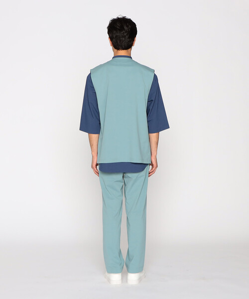 COMME CA ISM（コムサイズム）の「ウォッシャブル イージーケア 軽量 ラペルレス ジレ（ベスト・メンズ・ブラック/グリーン系その他・MEDIUM/LARGE）」の3枚目の写真