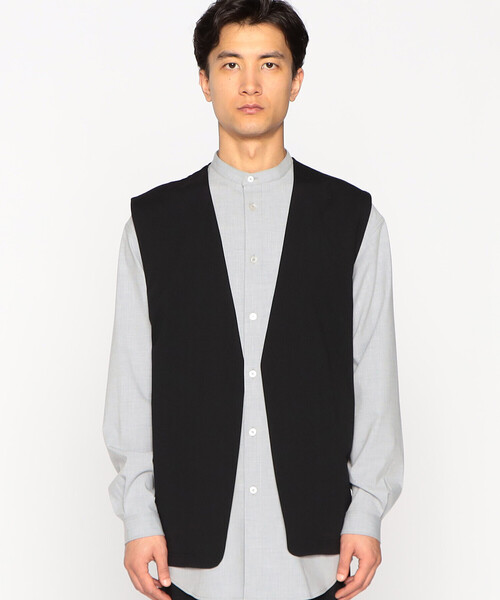 COMME CA ISM（コムサイズム）の「ウォッシャブル イージーケア 軽量 ラペルレス ジレ（ベスト・メンズ・ブラック/グリーン系その他・MEDIUM/LARGE）」の2枚目の写真