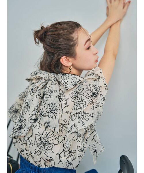 dazzlin(ダズリン)の「フロッキーフリルフラワーブラウス(シャツ/ブラウス・レディース・オフホワイト/ブラウン・FREE)」の5枚目の写真