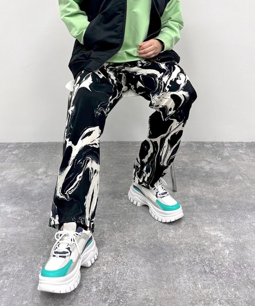 FOREVER 21（フォーエバー トゥエンティーワン）の「【MODE】マーブル柄パンツ（その他パンツ・レディース・ブラック/ホワイト・SMALL/MEDIUM）」の2枚目の写真