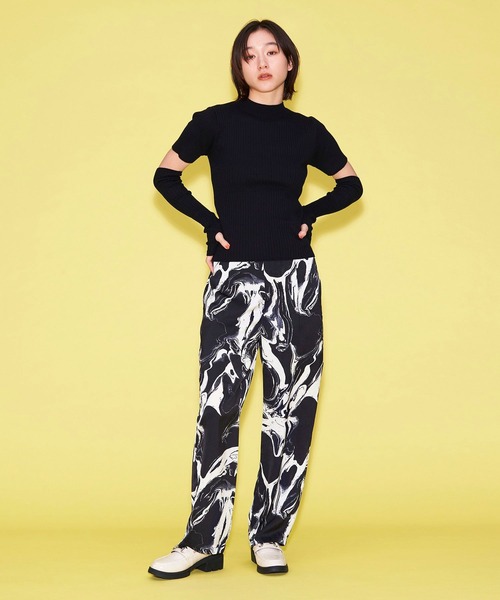FOREVER 21（フォーエバー トゥエンティーワン）の「【MODE】マーブル柄パンツ（その他パンツ・レディース・ブラック/ホワイト・SMALL/MEDIUM）」の3枚目の写真