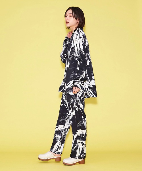 FOREVER 21（フォーエバー トゥエンティーワン）の「【MODE】マーブル柄パンツ（その他パンツ・レディース・ブラック/ホワイト・SMALL/MEDIUM）」の9枚目の写真