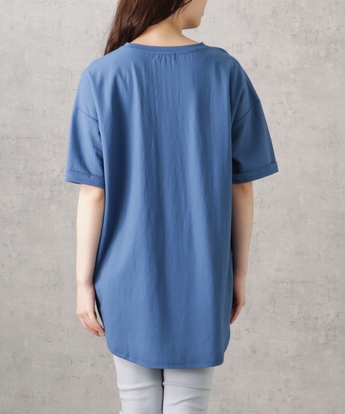 NAVY(ネイビー)の「SARARI 冷感ラウンドチュニックTシャツ(Tシャツ/カットソー・レディース・ライトベージュ/グレイッシュベージュ/ブラック/ブルー・フリー)」の7枚目の写真