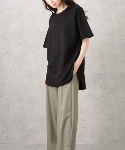 NAVY(ネイビー)の「SARARI 冷感ラウンドチュニックTシャツ(Tシャツ/カットソー・レディース・ライトベージュ/グレイッシュベージュ/ブラック/ブルー・フリー)」の11枚目の写真