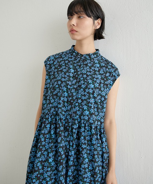 ear PAPILLONNER(イアパピヨネ)の「花柄ティアードワンピース【SUM1 STYLE】(ワンピース・レディース・ブルー/グリーン・FREE)」の3枚目の写真