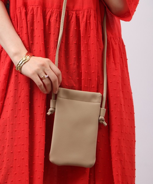 propellerheads（プロペラヘッズ）の「propellerheads 合成皮革ばね口スマホポーチ（ショルダーバッグ・レディース・ブルー/オフホワイト/ブラック/ベージュ/イエロー・FREE）」の9枚目の写真