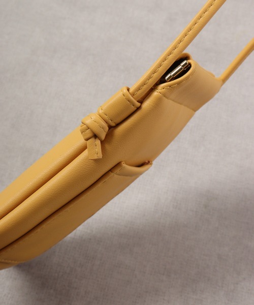 propellerheads（プロペラヘッズ）の「propellerheads 合成皮革ばね口スマホポーチ（ショルダーバッグ・レディース・ブルー/オフホワイト/ブラック/ベージュ/イエロー・FREE）」の12枚目の写真