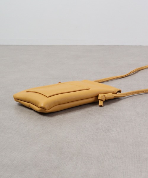 propellerheads（プロペラヘッズ）の「propellerheads 合成皮革ばね口スマホポーチ（ショルダーバッグ・レディース・ブルー/オフホワイト/ブラック/ベージュ/イエロー・FREE）」の11枚目の写真