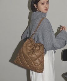 THE YOn | インナーポーチ付チェーンハンドルキルティングトート(トートバッグ)