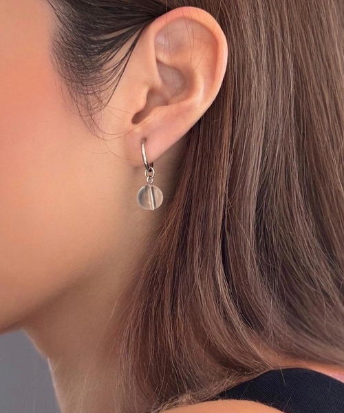 tone（トーン）の「【As】【アレルギー対応】ゆらゆら　小ぶりフープ　イヤリング（サージカルステンレス）(MA)（イヤリング・レディース・シルバー/ゴールド/シルバー系2/ゴールド系2/ブルー/ベージュ/グレー/ホワイト/ピンク/グレー系その他2/ブルー系2/グリーン/パープル/ピンク系2/ピンク系3・FREE）」の13枚目の写真