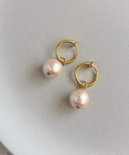 tone（トーン）の「【As】【アレルギー対応】ゆらゆら　小ぶりフープ　イヤリング（サージカルステンレス）(MA)（イヤリング・レディース・シルバー/ゴールド/シルバー系2/ゴールド系2/ブルー/ベージュ/グレー/ホワイト/ピンク/グレー系その他2/ブルー系2/グリーン/パープル/ピンク系2/ピンク系3・FREE）」の9枚目の写真